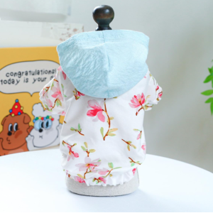 Corta vientos floreada con gorro