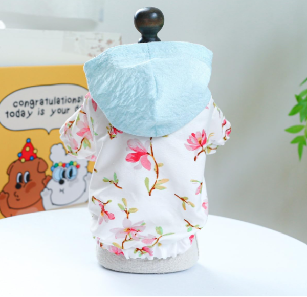 Corta vientos floreada con gorro